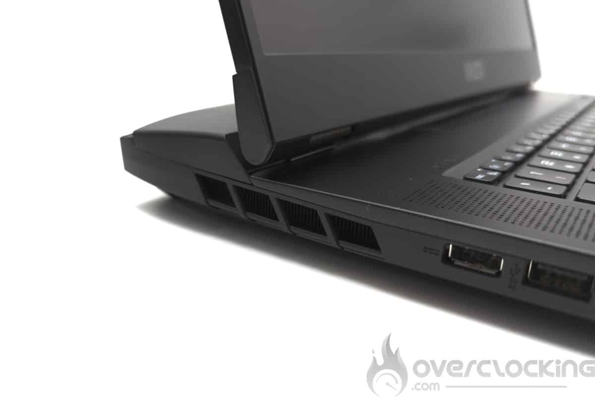 MSI Titan GT77 HX 13VI aérations