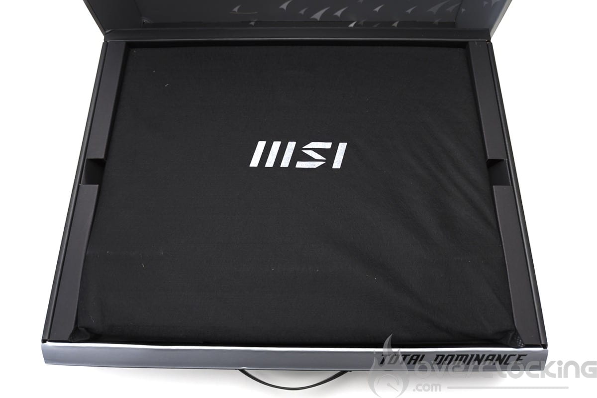 MSI Titan GT77 HX 13VI boite