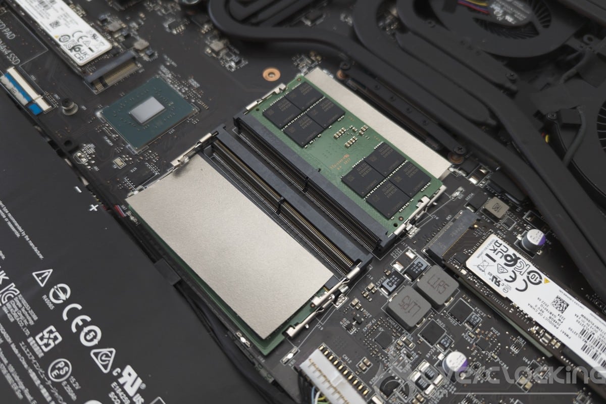 MSI Titan GT77 HX 13VI LPDDR5