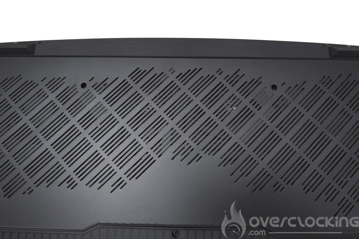 MSI Titan GT77 HX 13VI aérations