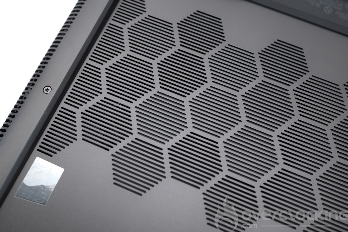 Dell Alienware M16 R1 AMD - aération dessous gauche
