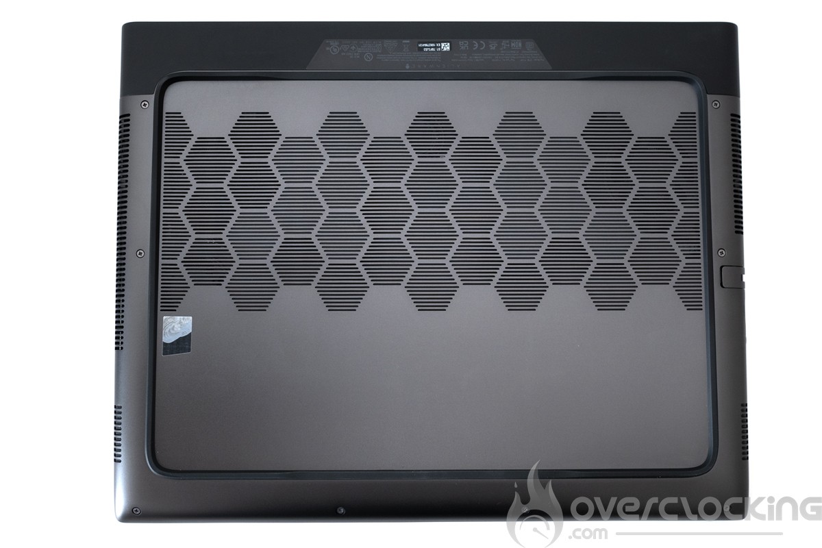 Dell Alienware M16 R1 AMD - aération dessous