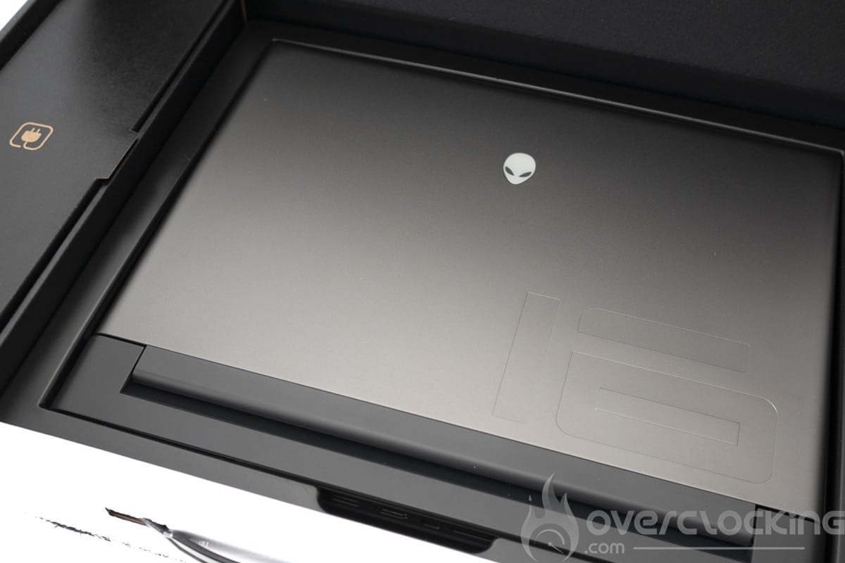Dell Alienware M16 R1 AMD - boite