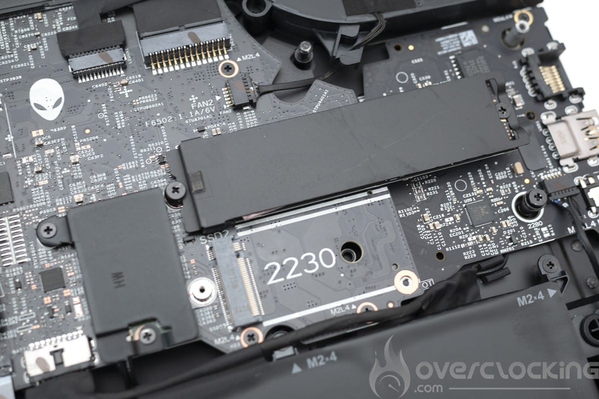 Dell Alienware M16 R1 AMD - emplacement SSD et Wifi
