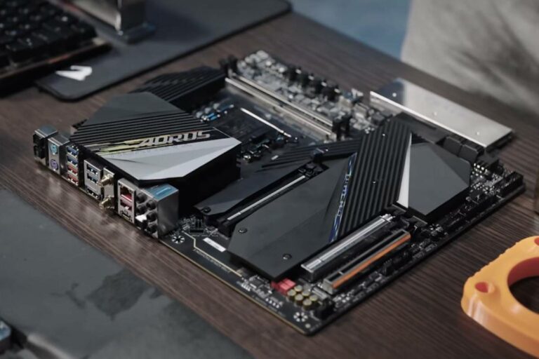 Gigabyte : huit références Z890 dans la nature !