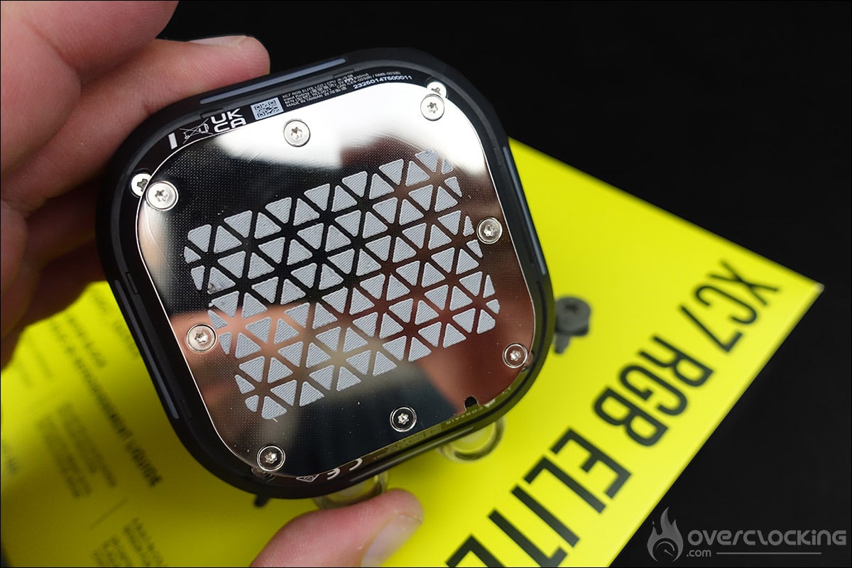 Le waterblock XC7 RGB Elite LCD de chez Corsair