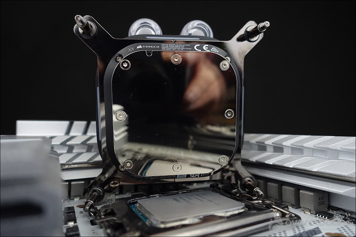 Installation du waterblock XC7 RGB Elite LCD de chez Corsair