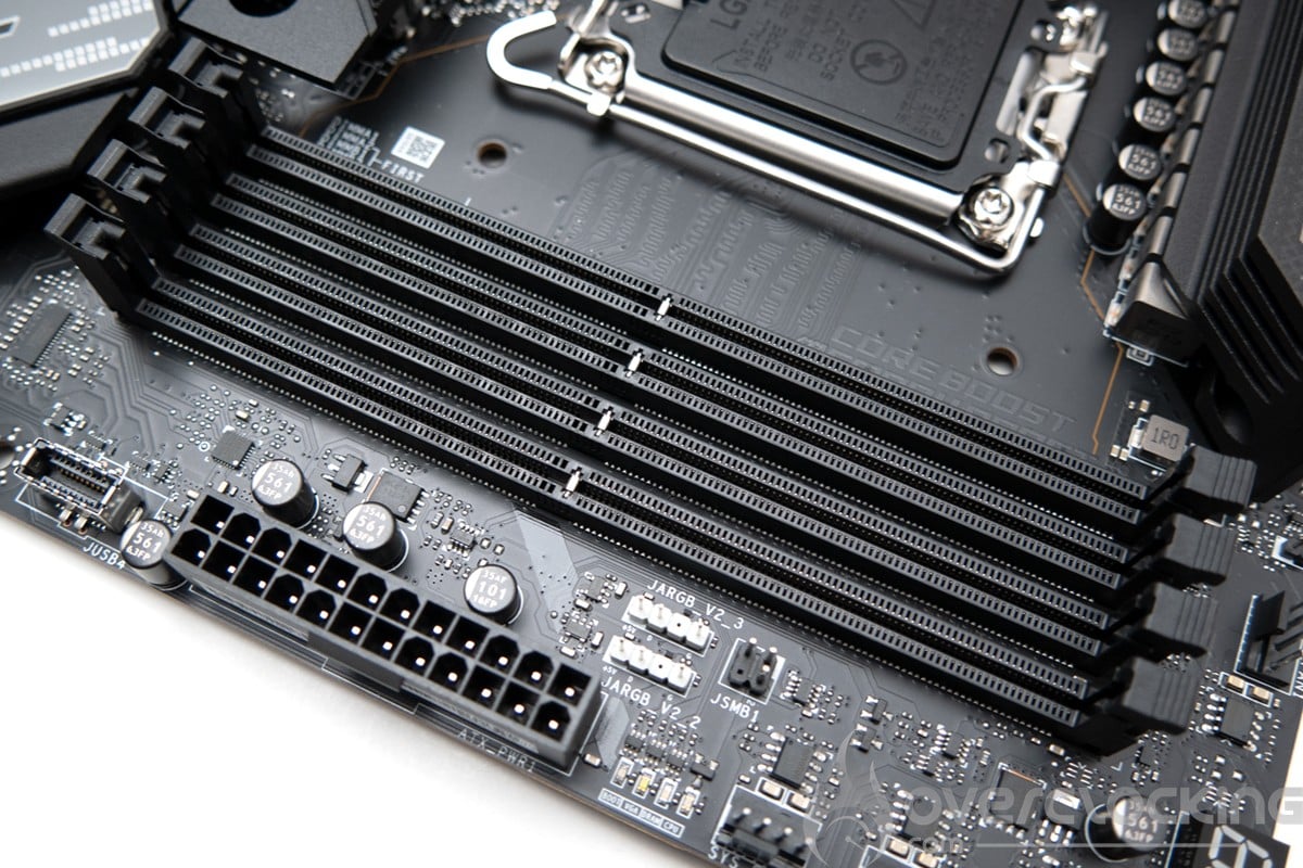 MSI MPG Z790 Carbon Max Wifi - slots DDR5