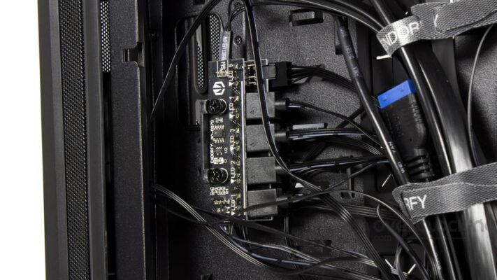 Endorfy ARX700 aRGB hub RGB et ventilateurs
