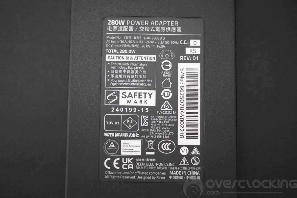 Razer Blade 16 - Unboxing alimentation