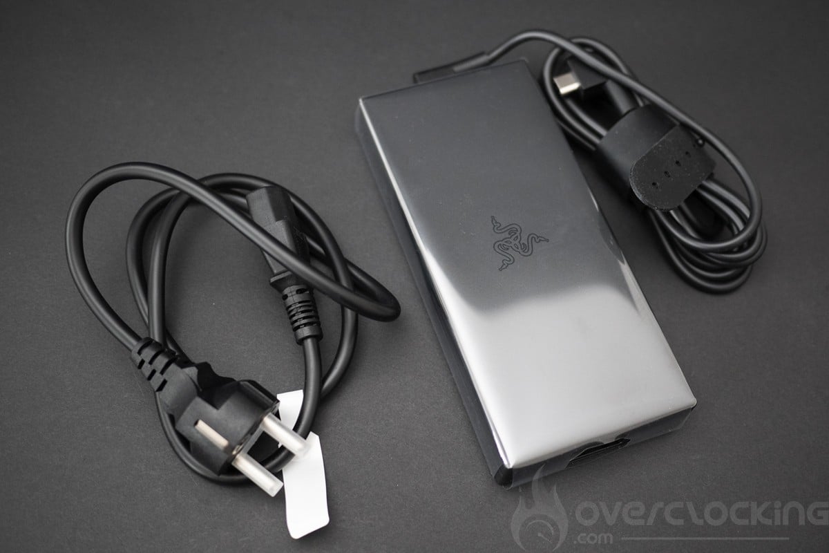 Razer Blade 16 - Unboxing alimentation