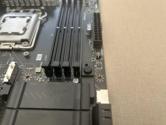 B850 TOMAHAWK MAX WIFI