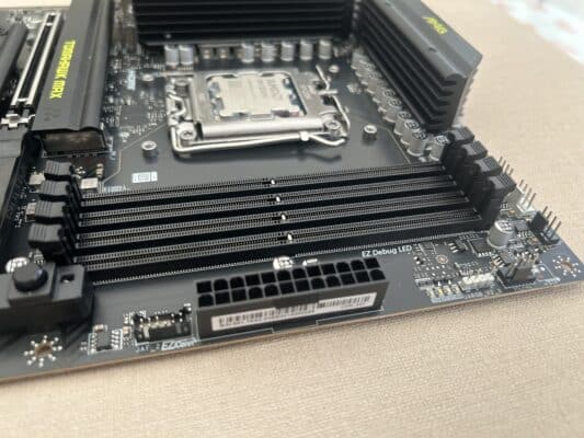 B850 TOMAHAWK MAX WIFI