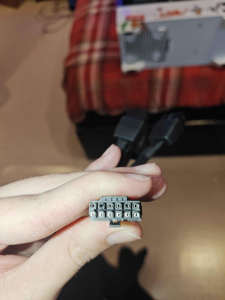 Une ASRock  9070 XT Taichi OC a vu son câble 12VHPWR brûler