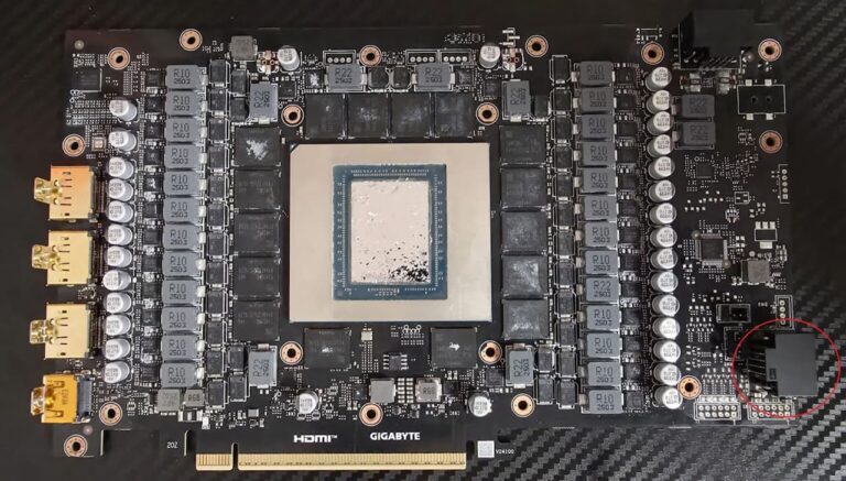 Il soude un second 12V-2×6 sur sa RTX 5090 et consomme 1521W !
