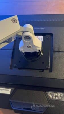 GIGABYTE M27UP GIGABYTE M27UP