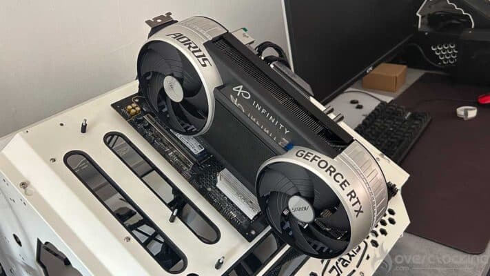 La AORUS RTX 5080 Infinity sur notre banc de test