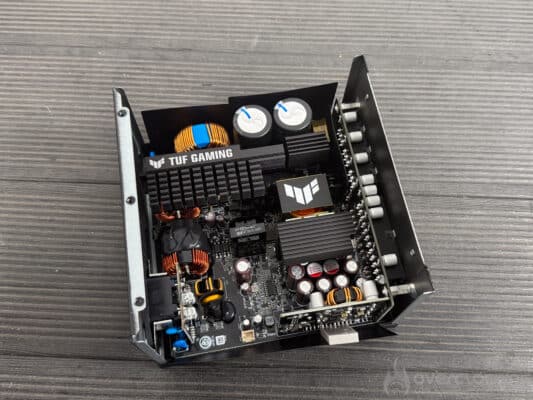 ASUS TUF GAMING 1200W Platinum intérieur