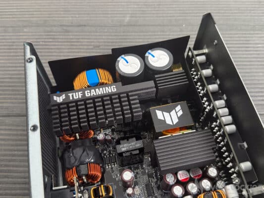ASUS TUF GAMING 1200W Platinum intérieur