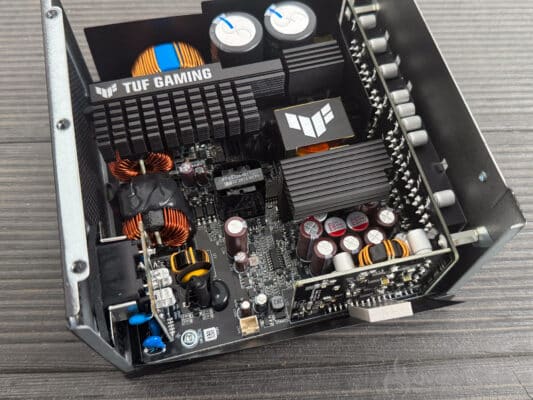 ASUS TUF GAMING 1200W Platinum intérieur