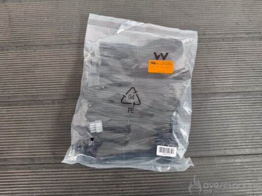 ASUS TUF GAMING 1200W Platinum tous les câbles