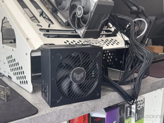 ASUS TUF GAMING 1200W Platinum la configuration de test