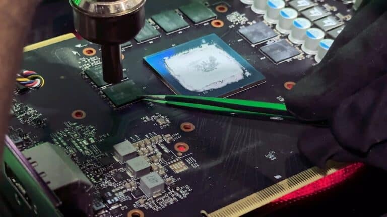Une RTX 2080 Super HOF moddée pour passer à 16 Go de VRAM !