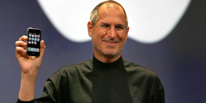 Un Français met aux enchères une collection complète de 56 iPhone