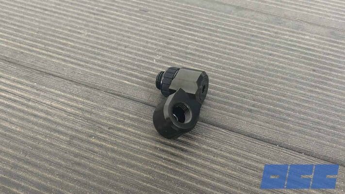 Les fittings Alphacool Apex Grip offset 27mm rotatifs