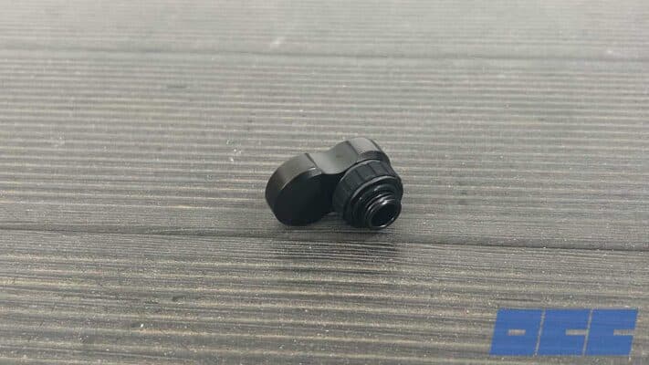 Les fittings Alphacool Apex Grip offset 16mm rotatifs