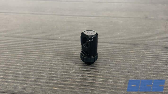 Les fittings Alphacool Apex Grip 90 degrés rotatifs
